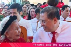 Mỗi tấm Huy hiệu Đảng trở thành một 'địa chỉ đỏ' giáo dục truyền thống