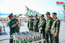Khẩn trương lắp đặt trận địa pháo hoa bên Hồ Tây mừng Quốc khánh 2/9