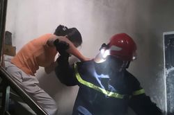 Cứu kịp thời 4 người trong vụ cháy nhà 6 tầng trên đường Cách Mạng Tháng Tám