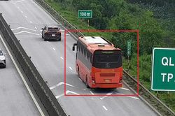 CSGT chỉ xử lý xe cố tình bám sát đuôi, không giữ khoảng cách trên cao tốc