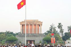 Hà Nội: Người dân rộn ràng xuống phố mừng Quốc khánh 2/9