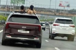 Cho trẻ 'hóng gió' khi đang lưu thông trên cao tốc, nữ tài xế bị phạt nặng