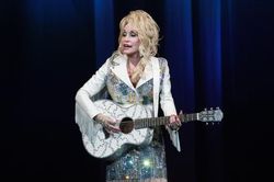 Ngôi sao của Dolly Parton trên Đại lộ Danh vọng bị phá hoại