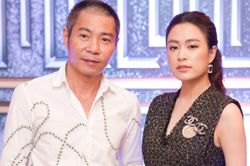 Hoàng Thùy Linh đến thăm NSND Công Lý