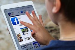 Meta siết an toàn cho giới trẻ: Ai sẽ chịu trách nhiệm chính trong việc thực thi?