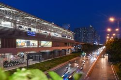 Metro tái thiết đô thị xe máy