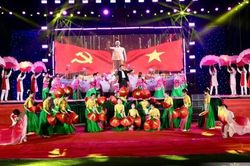 Lai Châu: Vòng xòe đoàn kết rực sáng đêm hội Tết Độc lập năm 2026