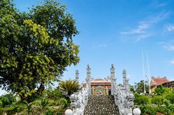 Trong ngôi từ đường