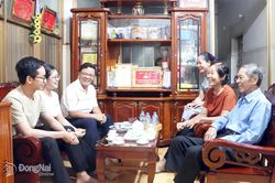 Dưới lá cờ Tổ quốc: Gia đình 3 thế hệ dưới cờ Đảng quang vinh