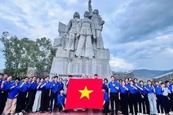 Lan tỏa tình yêu Tổ quốc từ lễ chào cờ đặc biệt