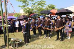 Trưng bày hiện vật, giới thiệu di sản văn hóa dân tộc Mông gắn với Lễ hội Gầu tào