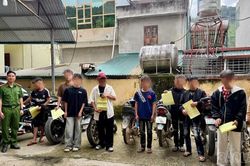 Tăng ga “thông chốt”, nhóm thanh thiếu niên cùng chủ xe bị phạt 80,5 triệu đồng