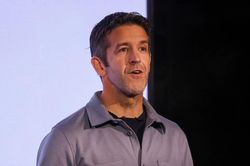 Tân CEO Apple John Ternus hé lộ màn ra mắt sản phẩm lớn tại sự kiện ngày 9 tháng 9 tới