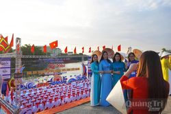 Rộn ràng hội đua, bơi truyền thống trên dòng Kiến Giang