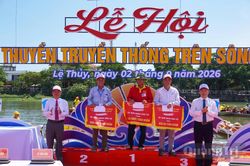 Đội Phú Thọ xuất sắc giành giải Nhất toàn đoàn lễ hội đua, bơi thuyền truyền thống trên sông Kiến Giang