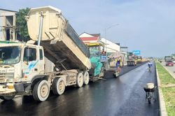 Nghệ An: Xuyên lễ thảm bê tông nhựa quốc lộ 46, hoàn thành trước ngày khai giảng