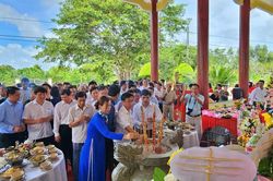 Cà Mau: Hàng ngàn người về dâng hương tại Đền thờ Bác Hồ ở Châu Thới ngày Tết Độc lập