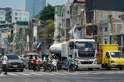 Nhịp giao thông trên Vành đai 1 đoạn Hoàng Cầu - Voi Phục vừa thông xe kỹ thuật