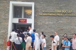 TP. Hồ Chí Minh: Dòng người xếp hàng tham quan Dinh Độc lập dịp Quốc khánh 2/9