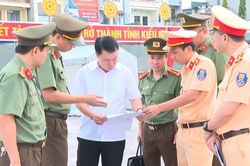 Công an Thanh Hoá xuyên lễ phục vụ nhân dân