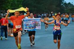 Làm rõ việc vận động viên bị rạch túi khi đang chạy marathon