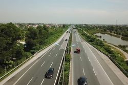 Rà soát, đánh giá kỹ quy định về khoảng cách an toàn trên cao tốc
