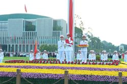 Thiêng liêng Lễ thượng cờ trong ngày Tết Độc lập
