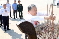 Tưởng nhớ Chủ tịch Hồ Chí Minh