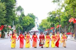 Hà Nội nô nức không khí lễ hội trong ngày Tết Độc lập