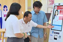 Phong trào 'Bình dân học vụ số' đưa kỹ năng số đến từng người dân Thành phố Hồ Chí Minh