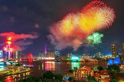 Tối 2/9, pháo hoa rực sáng bầu trời Thành phố Hồ Chí Minh chào mừng Quốc khánh