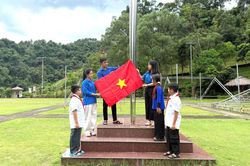 Sắc cờ Tổ quốc nơi biên cương