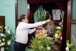 Chủ tịch Quốc hội Trần Thanh Mẫn dâng hương tưởng nhớ Chủ tịch Hồ Chí Minh
