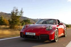 Porsche 911 GTS Hybrid: Khi huyền thoại 911 bước vào kỷ nguyên điện hóa