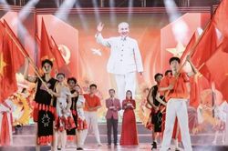Tuy Hòa sôi động ngày Quốc khánh với giải chạy đón bình minh và đêm hội sầu riêng 2026