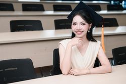 Từ cô bé mê đọc sách đến nữ thủ khoa ngành GPA 4.0 tại Đại học Kinh tế Quốc dân