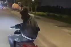Đăng clip 'thách thức', thiếu niên 17 tuổi và mẹ bị CSGT xử phạt