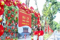 Thủ đô Hà Nội rực rỡ sắc cờ, hoa mừng Quốc khánh 2-9