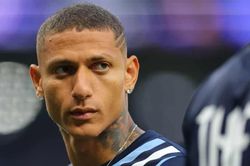 Richarlison sang Thổ Nhĩ Kỳ làm đồng đội của Salah
