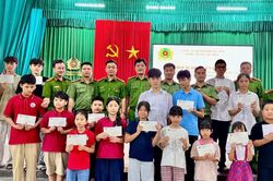 Quả ngọt hậu phương của những người l&iacute;nh giữ b&igrave;nh y&ecirc;n mỗi th&ocirc;n, x&oacute;m