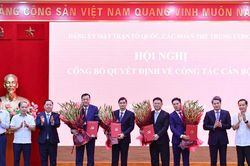 Mỗi c&aacute;n bộ phải l&agrave; hạt nh&acirc;n đo&agrave;n kết x&acirc;y dựng cơ quan trong sạch, vững mạnh