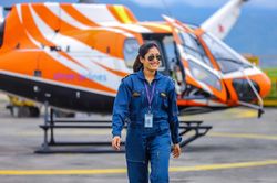 Nữ cơ trưởng Nepal bay gần 100 chuyến gi&agrave;nh giật sự sống