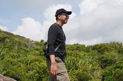 CEO bỏ ph&ograve;ng họp, đưa nh&acirc;n vi&ecirc;n l&ecirc;n n&uacute;i đi bộ