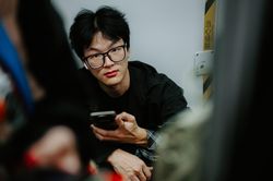 Giới trẻ Trung Quốc hụt hẫng vì người yêu AI 'bốc hơi'