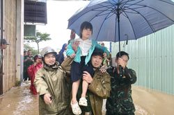 Gia Lai: Khẩn trương hỗ trợ người d&acirc;n ứng ph&oacute; ngập &uacute;ng