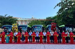 Quảng Ninh ti&ecirc;n phong đưa đ&oacute;n học sinh miễn ph&iacute; bằng xe bu&yacute;t