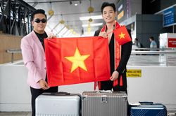 Trần Tiến Dũng catwalk, hô vang 'Việt Nam' trước giờ sang Sri Lanka