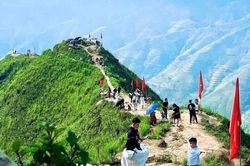 Sơn La thu h&agrave;ng trăm tỉ đồng từ du lịch dịp Quốc kh&aacute;nh