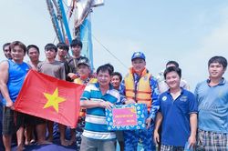 Quyết liệt ngăn chặn t&agrave;u c&aacute; vi phạm khai th&aacute;c hải sản bất hợp ph&aacute;p, kh&ocirc;ng b&aacute;o c&aacute;o, kh&ocirc;ng theo quy định