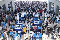 Hơn 4.000 t&acirc;n sinh vi&ecirc;n Trường đại học C&ocirc;ng nghệ nhập học tại H&ograve;a Lạc